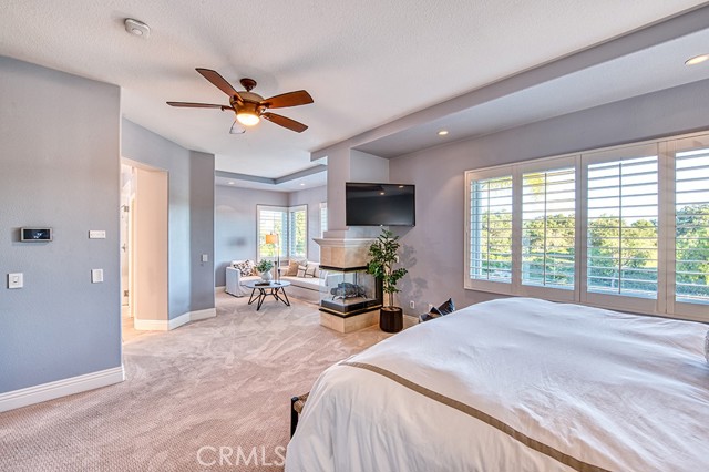 12 Eisenhower Lane, Coto de Caza CA: https://media.crmls.org/medias/44d4ccb9-1145-48c7-a425-3f3d06584c57.jpg