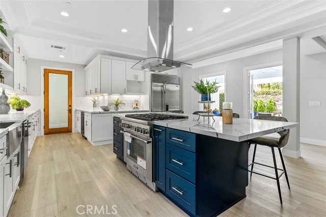 Detail Gallery Image 13 of 74 For 508 Westminster Ave, Newport Beach,  CA 92663 - 5 Beds | 5/1 Baths