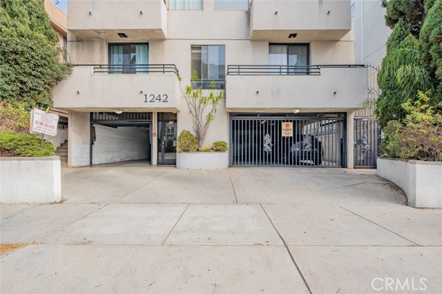 Detail Gallery Image 22 of 27 For 1242 S Holt Ave #104,  Los Angeles,  CA 90035 - 2 Beds | 2/1 Baths