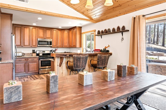 43485 Colusa Drive, Big Bear Lake CA: https://media.crmls.org/medias/44d60c0d-2100-489d-bd01-e23c13e31176.jpg