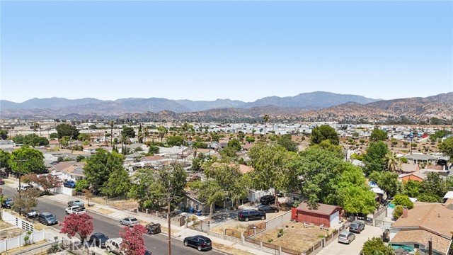8040 Troost Avenue, North Hollywood CA: https://media.crmls.org/medias/44d657f3-ca10-4e54-be79-880e15c4145c.jpg