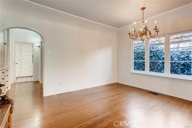 Detail Gallery Image 7 of 22 For 10447 Whipple St, Toluca Lake,  CA 91602 - 3 Beds | 2 Baths