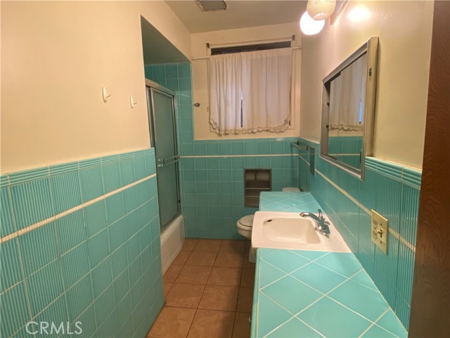 18219 Rayen Street, Northridge CA: https://media.crmls.org/medias/44d7288c-d8ed-47f5-950d-cd51b027a197.jpg