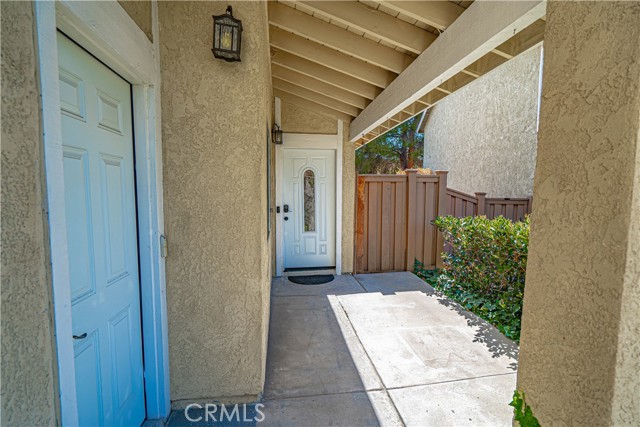 Detail Gallery Image 18 of 26 For 16722 Shinedale Dr, Canyon Country,  CA 91387 - 3 Beds | 3/1 Baths