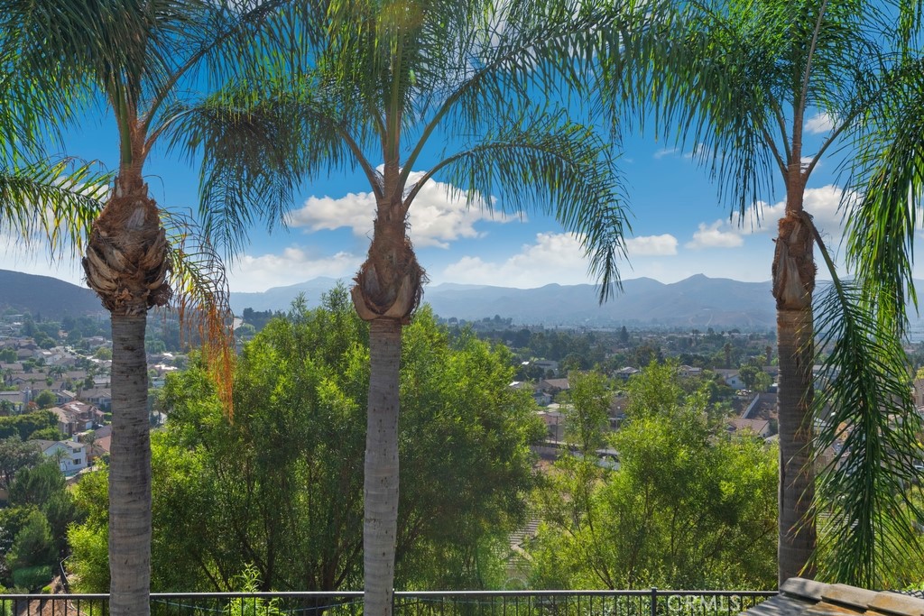 https://media.crmls.org/medias/44d80ee0-ef6b-4e35-8ef1-e919785fc5e2.jpg?preset=X-Large