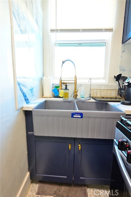 44 48 Navy Street, Venice CA: https://media.crmls.org/medias/44d89bd5-e9cb-4551-8091-e98629cbc05f.jpg