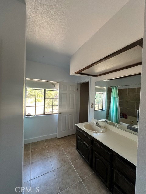 40570 Griffin Drive, Oakhurst CA: https://media.crmls.org/medias/44d8a91a-c89e-44cf-a4a9-583755d9debd.jpg