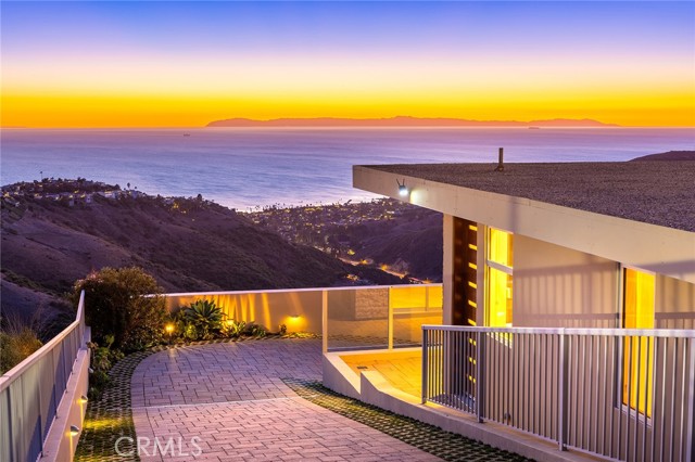 3355 Alta Laguna Boulevard, Laguna Beach CA: https://media.crmls.org/medias/44d9e93d-1303-4dfe-8369-13e18a8d0ea6.jpg