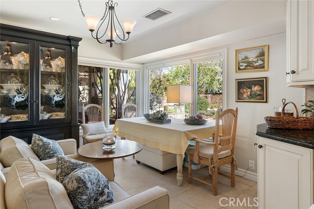 Detail Gallery Image 12 of 56 For 5425 Oakdale Ave, Woodland Hills,  CA 91364 - 4 Beds | 3/1 Baths