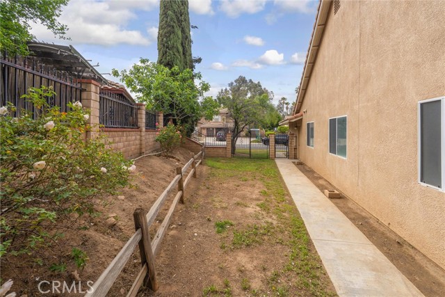 29608 Bright Spot Road, Highland CA: https://media.crmls.org/medias/44dd117d-ffd8-41fc-9821-211c1c3b1f34.jpg