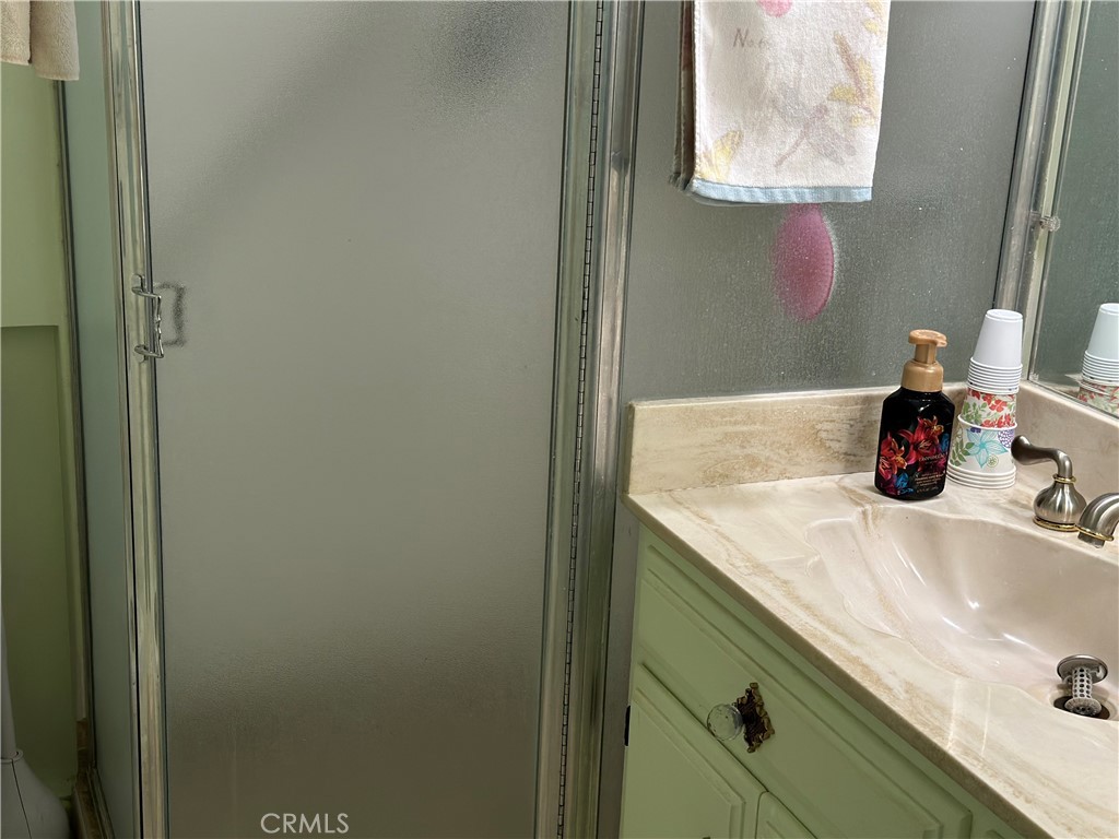 https://media.crmls.org/medias/44dd4f1a-005a-45fe-9cb5-0a2474c8b4e6.jpg?preset=X-Large