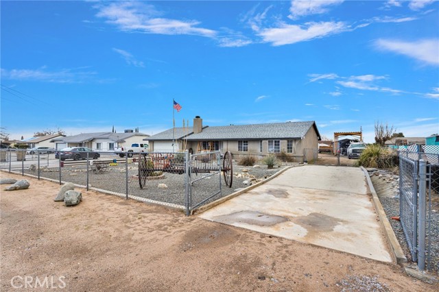 Detail Gallery Image 5 of 44 For 10753 Locust, Hesperia,  CA 92345 - 3 Beds | 2 Baths