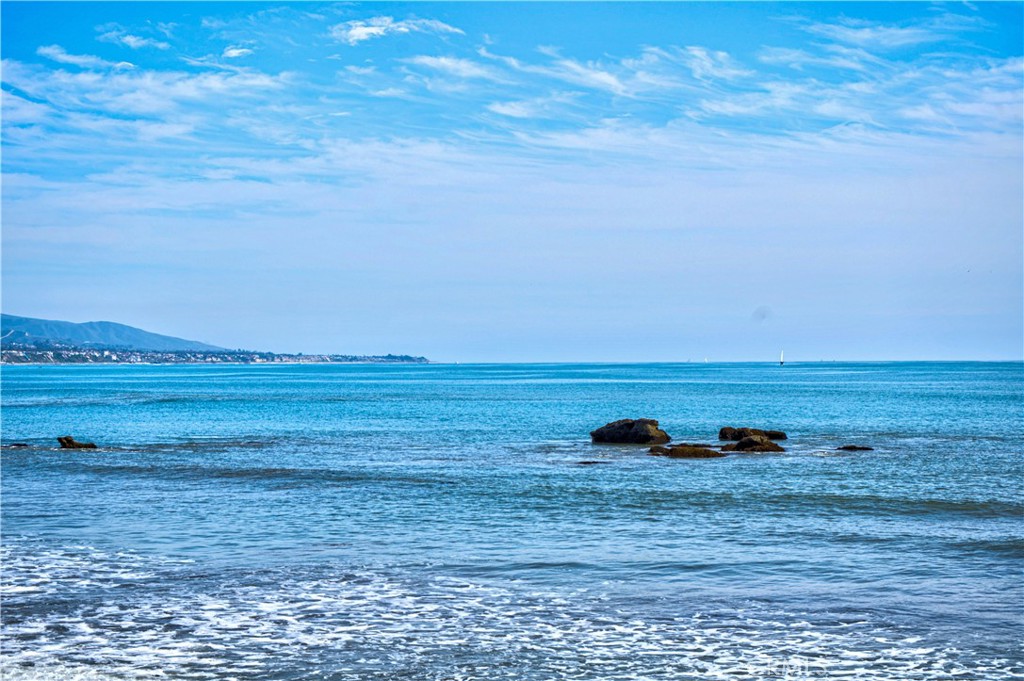 https://media.crmls.org/medias/44dd75e0-8ebe-4120-98de-f5133dbbd125.jpg?preset=X-Large