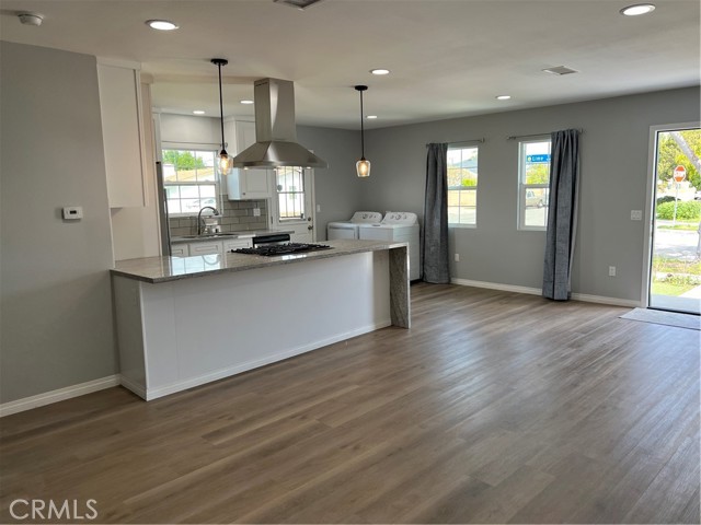 376 N Lime Street, Orange CA: https://media.crmls.org/medias/44de6f0a-2d0d-4b79-8785-907a9da78040.jpg