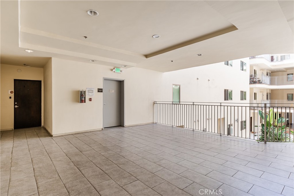 https://media.crmls.org/medias/44df020c-dd10-4c46-8155-e70397f9c393.jpg?preset=X-Large