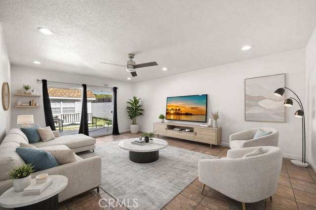 Detail Gallery Image 4 of 45 For 590 Traverse Dr, Costa Mesa,  CA 92626 - 4 Beds | 3 Baths