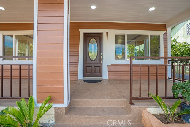 Detail Gallery Image 2 of 41 For 1330 W 48th St, Los Angeles,  CA 90037 - 4 Beds | 3/1 Baths