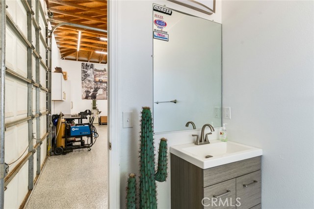 13288 Oak Crest Drive, Yucaipa CA: https://media.crmls.org/medias/44e1ee84-e399-48b4-8aa4-c1ca486a4c4a.jpg