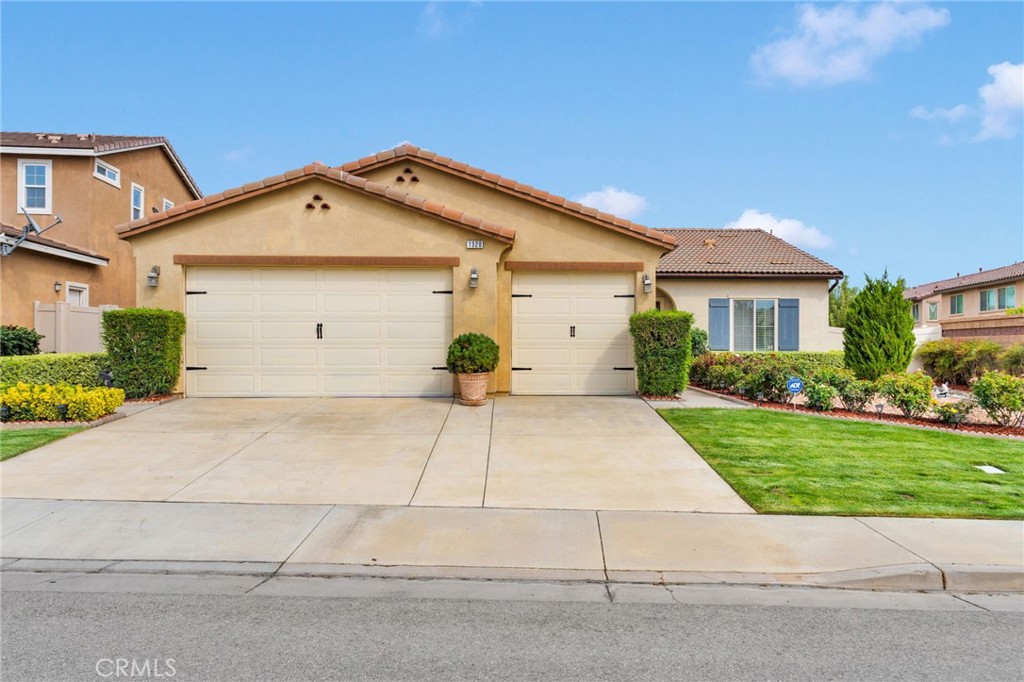 1320 Acanthus Ln.