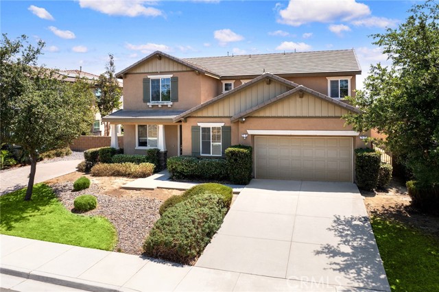 Detail Gallery Image 2 of 9 For 11836 Crossbill Way, Jurupa Valley,  CA 91752 - 5 Beds | 3 Baths