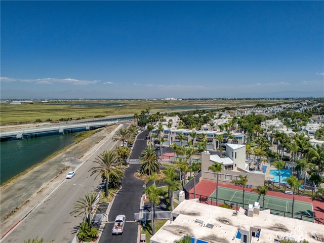 Detail Gallery Image 28 of 30 For 16061 Surprise Ln, Huntington Beach,  CA 92649 - 2 Beds | 3 Baths