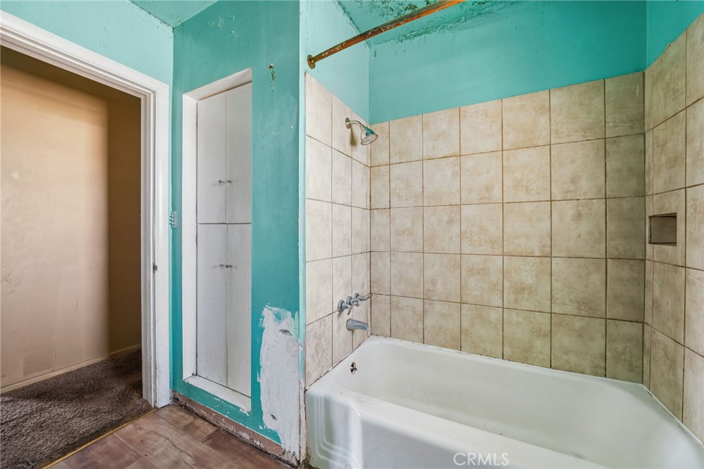https://media.crmls.org/medias/44e38410-5928-47c4-a0c4-b97e64a057bc.jpg?preset=X-Large