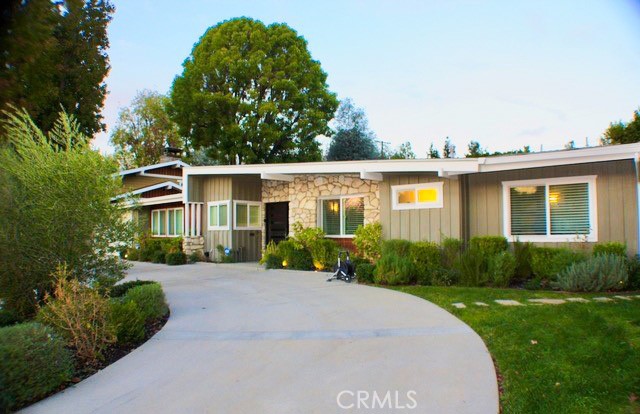 Detail Gallery Image 22 of 23 For 4820 Abbeyville Ave, Woodland Hills,  CA 91364 - 4 Beds | 4 Baths