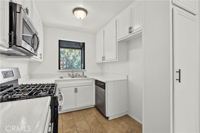 Detail Gallery Image 13 of 39 For 27979 Sarabande Ln #250,  Canyon Country,  CA 91387 - 2 Beds | 2 Baths