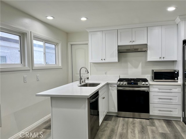 Detail Gallery Image 8 of 33 For 2121 Curtis Ave, Redondo Beach,  CA 90278 - 4 Beds | 2/1 Baths