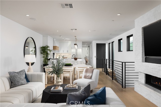 Detail Gallery Image 9 of 50 For 1313 Ocean Ave, Seal Beach,  CA 90740 - 3 Beds | 3/1 Baths