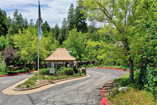 Detail Gallery Image 2 of 15 For 27513 Meadow Bay Dr, Lake Arrowhead,  CA 92352 - – Beds | – Baths