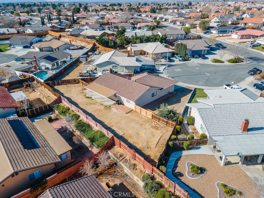 https://media.crmls.org/medias/44e5d89b-c19c-4099-9384-77ab8add2e85.jpg?preset=X-Large