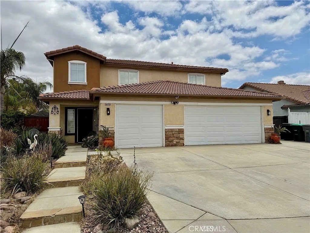 1600 Hickory Wood