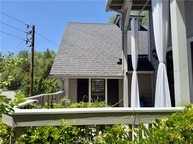27596 N Bay Road, Lake Arrowhead CA: https://media.crmls.org/medias/44e6fce8-7b6d-469d-8e27-15792002d1b2.jpg