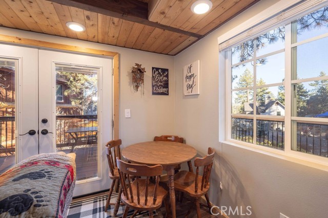 Detail Gallery Image 6 of 28 For 38756 Big Bear Bld, Big Bear Lake,  CA 92315 - 2 Beds | 2 Baths