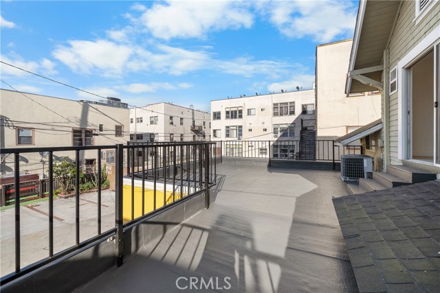 Detail Gallery Image 19 of 25 For 2823 W 8th St, Los Angeles,  CA 90005 - 4 Beds | 2/1 Baths