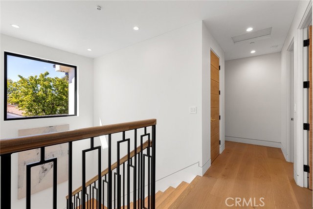 22640 Clarendon Street, Woodland Hills CA: https://media.crmls.org/medias/44ea01aa-827e-47c7-8303-694fae68cf5e.jpg