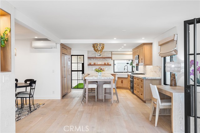 Detail Gallery Image 4 of 37 For 1817 W Bay Ave a,  Newport Beach,  CA 92663 - 2 Beds | 2/1 Baths