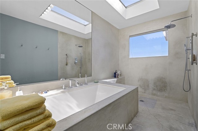 1800 Highland Avenue, Manhattan Beach CA: https://media.crmls.org/medias/44ea516a-085b-43a5-8f30-72f7d6cd2787.jpg