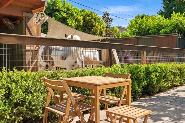 1321 W Morningside Drive, Burbank CA: https://media.crmls.org/medias/44eb0c29-ff64-4d1b-94d1-937abd1e60d3.jpg