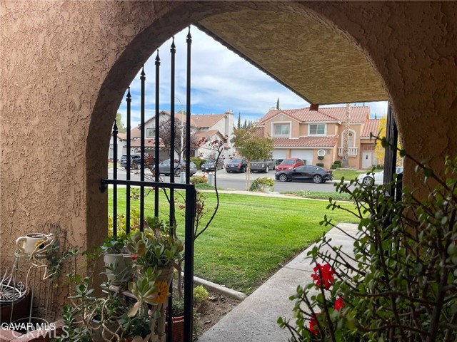 Detail Gallery Image 5 of 14 For 39937 Golfers, Palmdale,  CA 93551 - 3 Beds | 2 Baths