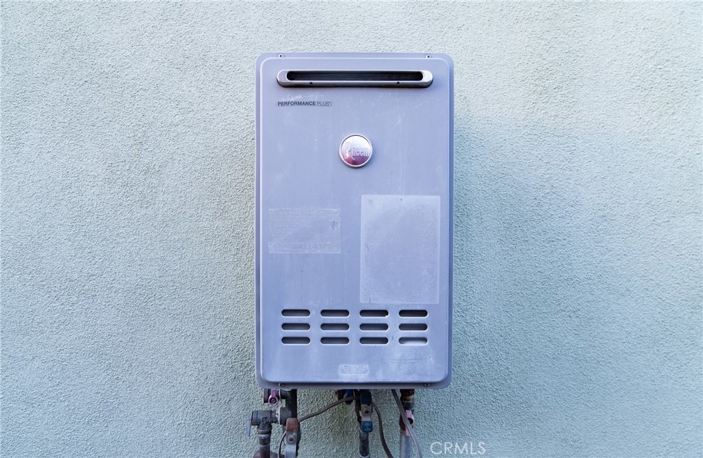 https://media.crmls.org/medias/44ed110a-ab7c-4ab5-8369-bcae4e8e2760.jpg?preset=X-Large