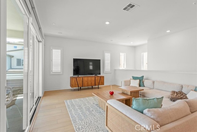 352 Merit, Irvine CA: https://media.crmls.org/medias/44ed2560-ef6b-452b-80fa-296374c4b632.jpg