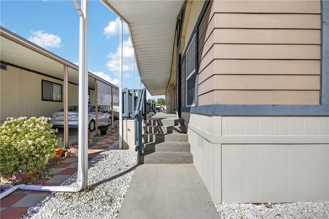 5001 W Florida, Hemet CA: https://media.crmls.org/medias/44ed6fa5-6889-4ecd-96c6-13166517bc18.jpg