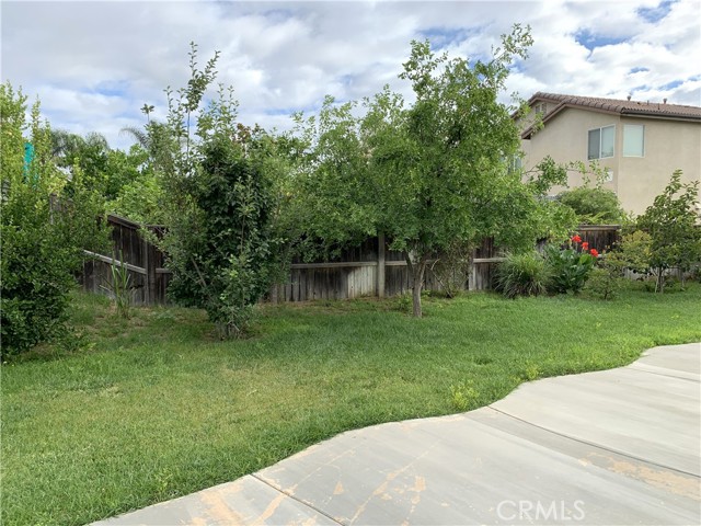 13568 Elk Ridge Court, Eastvale CA: https://media.crmls.org/medias/44ee42ec-4716-4e80-b20e-980acc505dd6.jpg