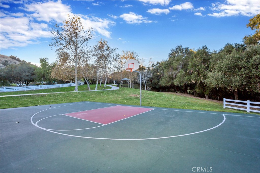 https://media.crmls.org/medias/44ee7f77-7783-48d5-86b6-c99cde6d14d7.jpg?preset=X-Large
