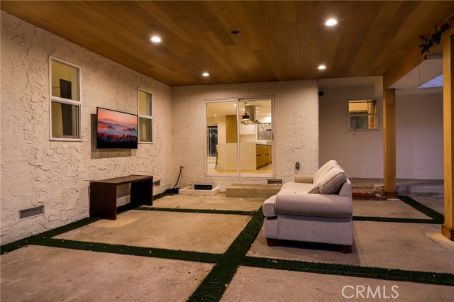 Detail Gallery Image 41 of 47 For 9742 Farralone, Chatsworth,  CA 91311 - 4 Beds | 3/1 Baths