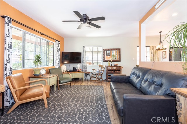 10321 Owensmouth Avenue, Chatsworth CA: https://media.crmls.org/medias/44efd9ff-efb6-46fc-b7e9-0ce7d9f06e69.jpg