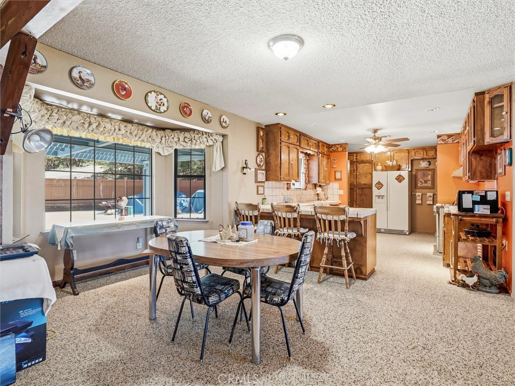 https://media.crmls.org/medias/44f0021e-e431-4b12-b697-ac853ae04380.jpg?preset=X-Large