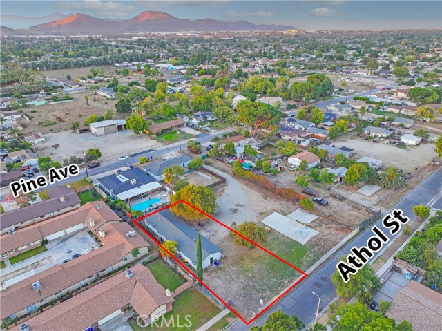 Detail Gallery Image 11 of 19 For 18264 Pine, Fontana,  CA 92335 - – Beds | – Baths